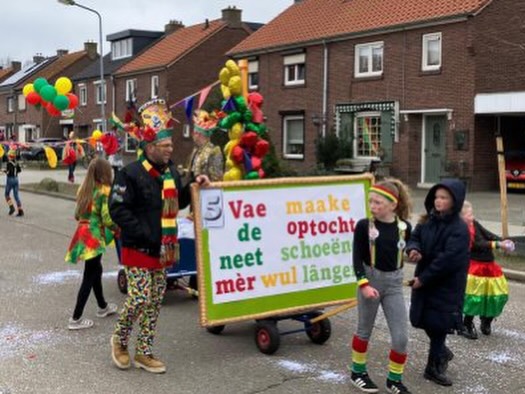 650107 Optocht Leuken